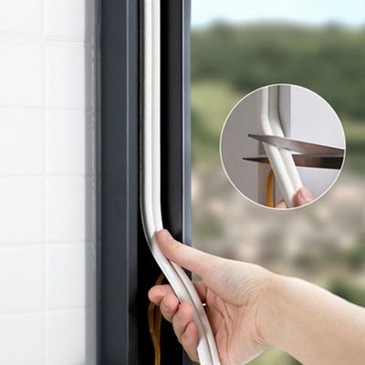 L'appartement est équipé d'un ruban d'étanchéité en caoutchouc silicone EPDM pour les accessoires de fenêtre et de porte en noir/gris/brun/blanc
