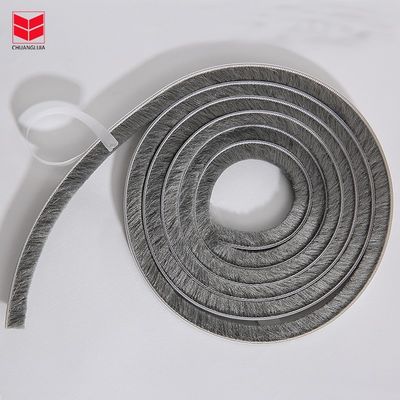 Bandes météorologiques autoadhésives pour portes et fenêtres en aluminium Mohair Brush Wool Pile Groove Threshold Seal Strip