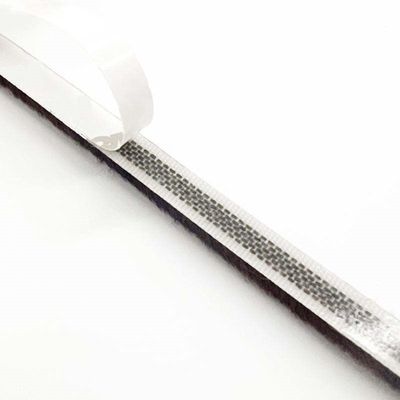 Fermeture de fenêtre coulissante pour les conditions météorologiques, étanchéité de pinceau avec ruban adhésif à fusion à chaud et fonction insonorisée
