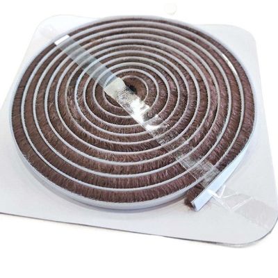 Fermeture de fenêtre coulissante pour les conditions météorologiques, étanchéité de pinceau avec ruban adhésif à fusion à chaud et fonction insonorisée