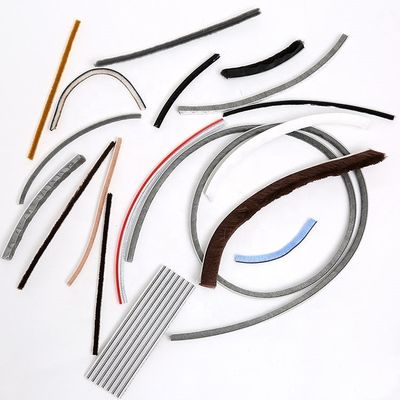 Fermeture de fenêtre coulissante pour les conditions météorologiques, étanchéité de pinceau avec ruban adhésif à fusion à chaud et fonction insonorisée