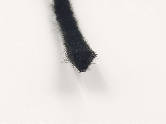 Accessoires de porte et de fenêtre Pile antipoussière Bandes météorologiques avec bandes adhésives de fenêtre 3M Brosse en noir/gris/brun/blanc/autre