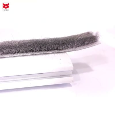 L'adhésif anti-vent météorologique bande de porte Draft bouchon de porte balayage porte bas de scellé bande avec 100% PP pile