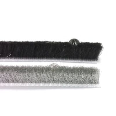 Matériau de fermeture de porte Tissu en pile de laine avec pinceau autoadhésif pour cadre de porte et de fenêtre Bandes météorologiques Certifié ISO9001 2008